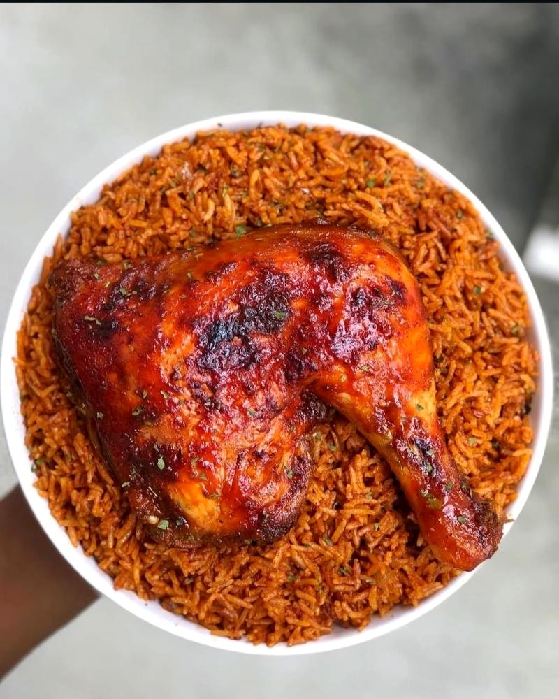 Jellof rice served with chicken